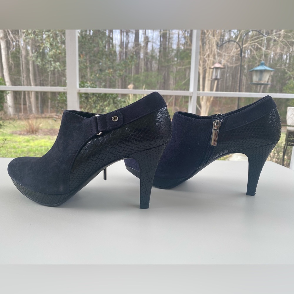 NAVY BLUE SUEDE BLACK LEATHER ANKLE BOOT HEELS Size US 6.5